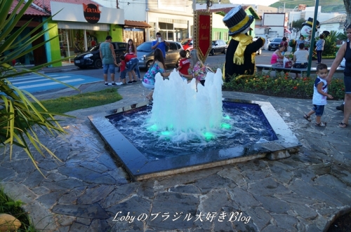 1-グワラレマ広場噴水-009d