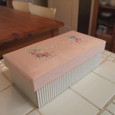 バラのリボン刺繍でお裁縫箱 - 文鳥日記