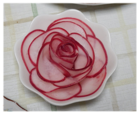 甘酢の赤カブ薔薇