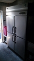 ２００９年４ドア冷蔵庫、２００４製氷機、シンク２台、小作業台３、コーヒー用コンロ　です。買取ました！s3
