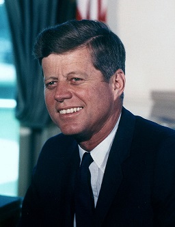 John_F__Kennedy,_White_House_color_photo_portrait